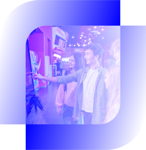 Μαθητές σε digital kiosk